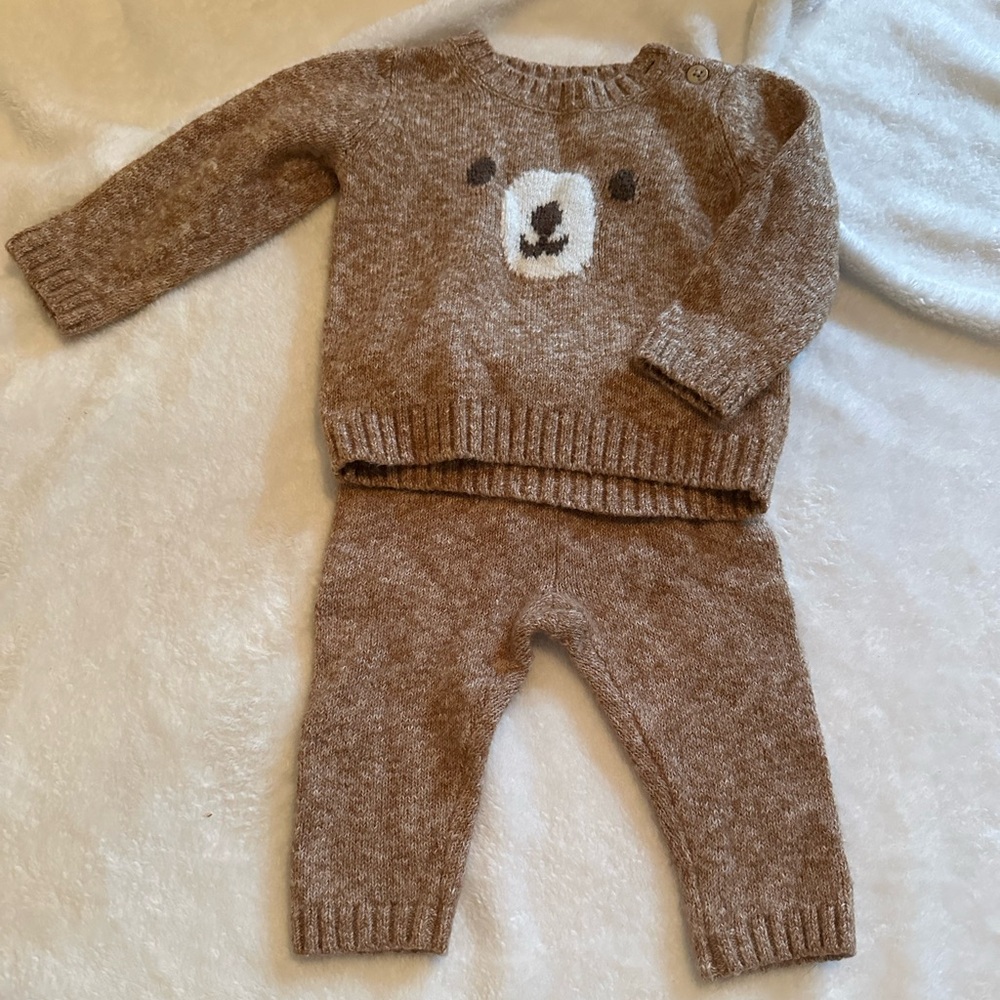Old Navy (sosoft) Bear Knit Baby Outfit